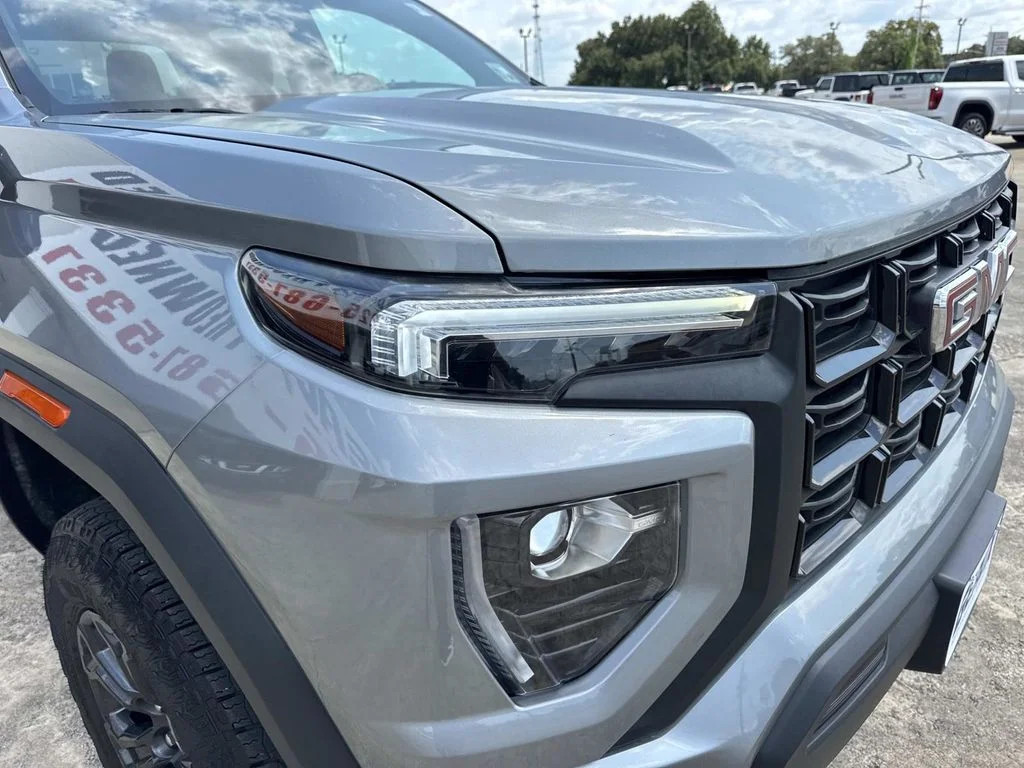 Used 2024 Silver GMC Elevation image 3