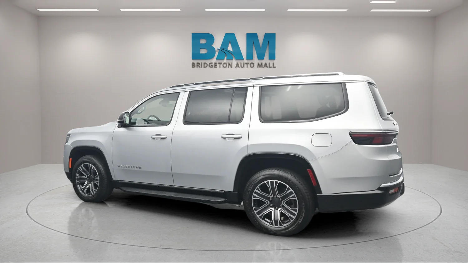 Used 2024 Silver Jeep Series II image 5