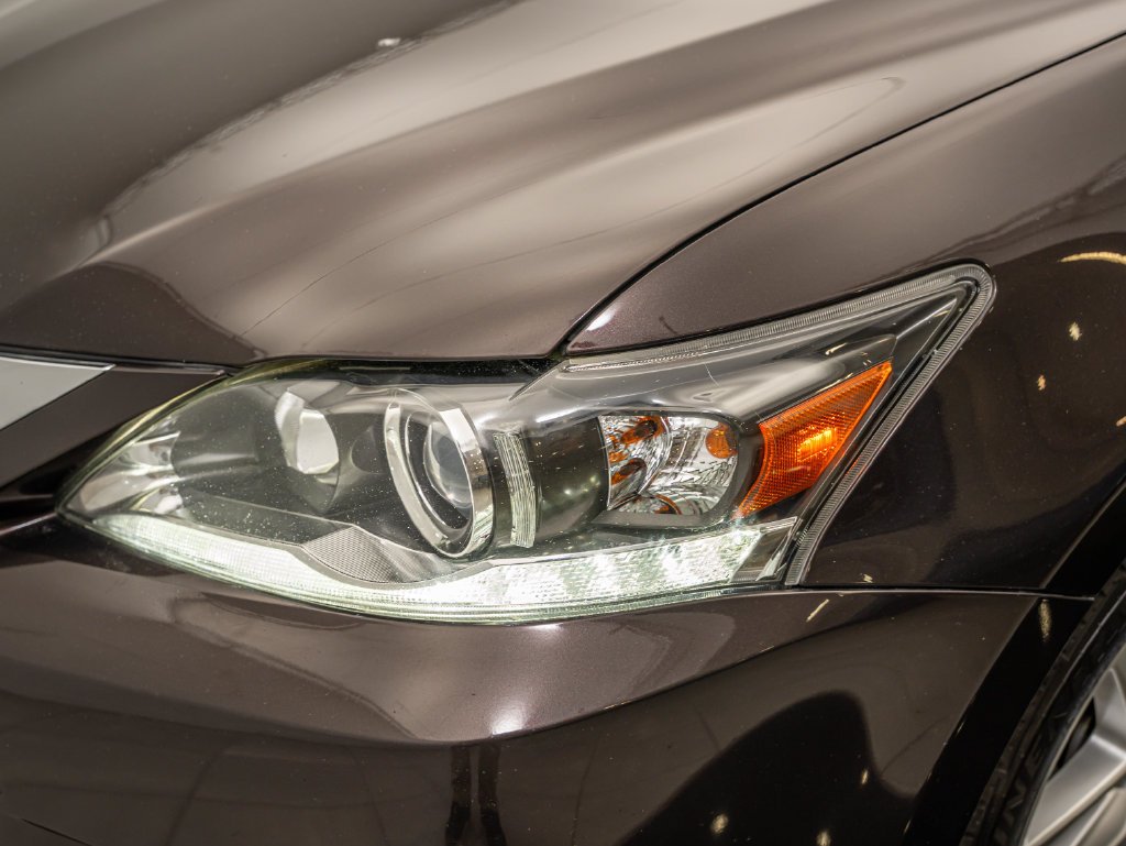 Used 2014 Pearl Lexus 200h image 15