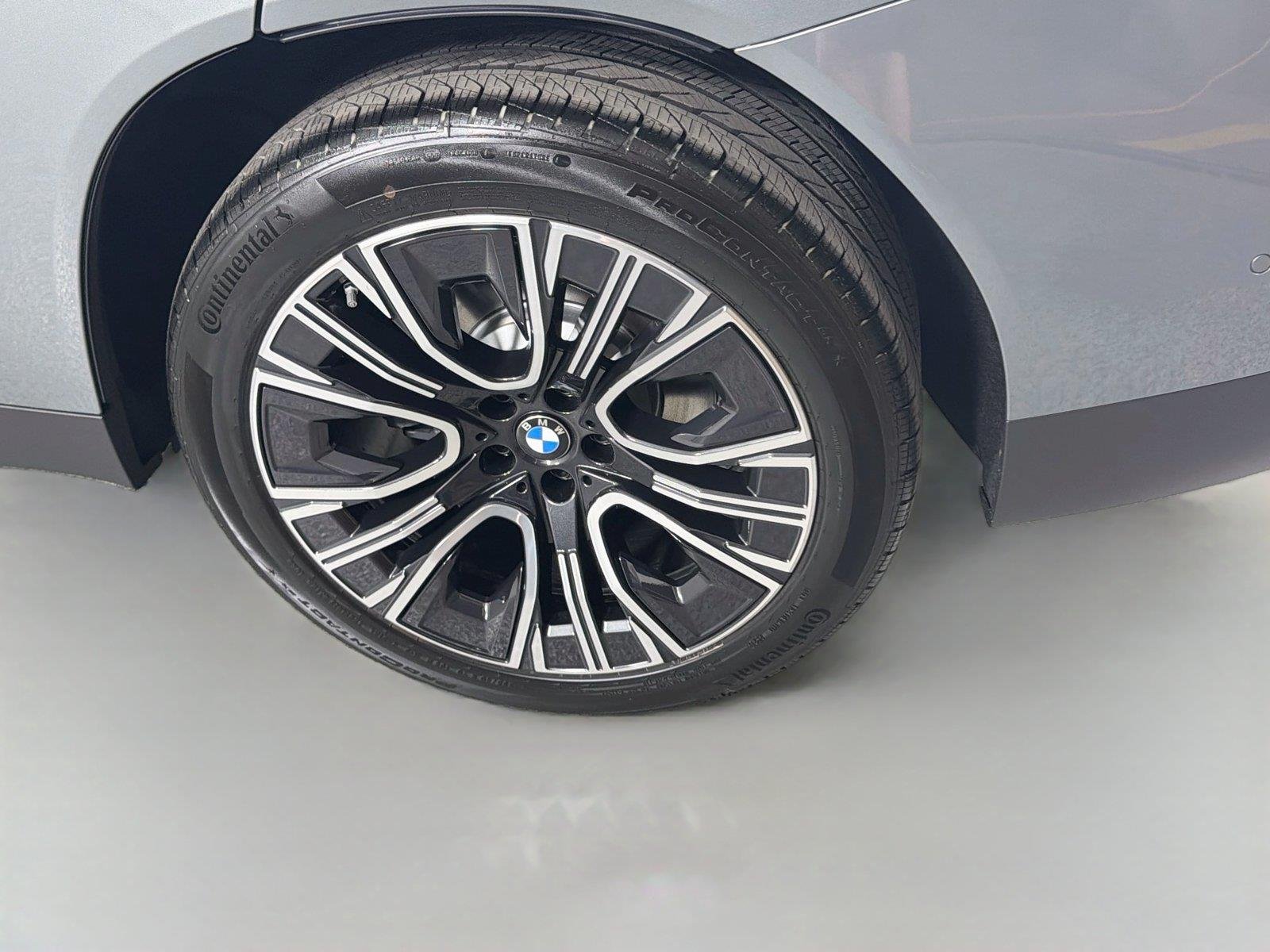 New 2026 Skyscraper Grey Metallic BMW 30 xDrive image 31