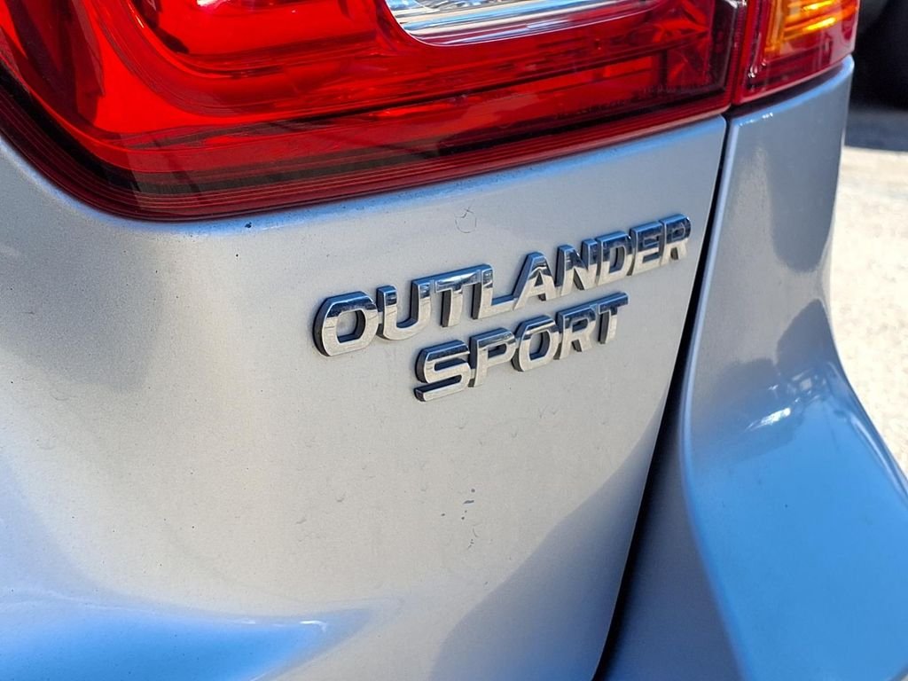 Used 2018 Silver Mitsubishi 2.0 ES image 8