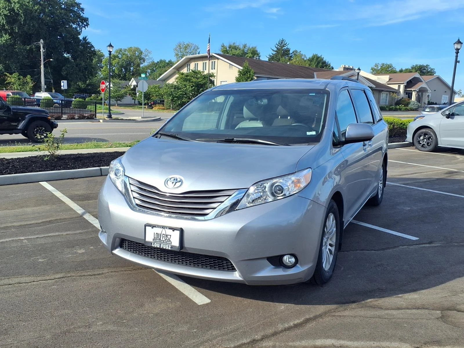 Used 2017 Silver Sky Metallic Toyota XLE 8-Passenger image 30