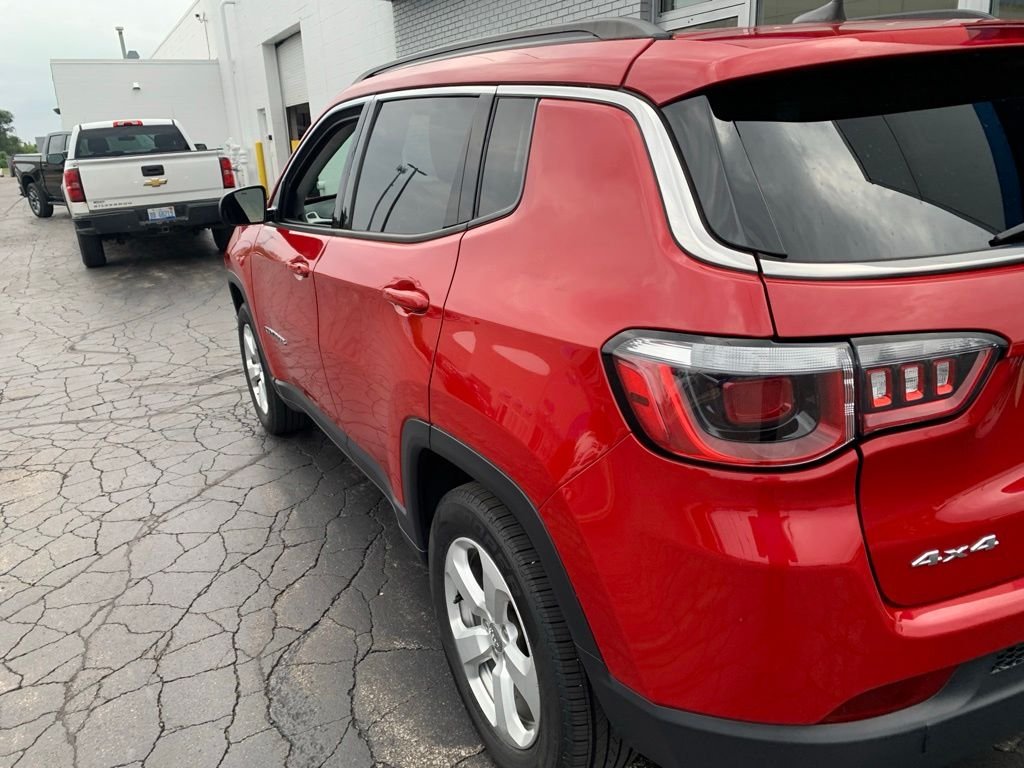 Used 2019 Redline Pearlcoat Jeep Latitude image 7