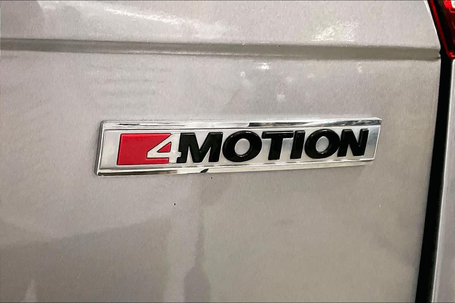 Used 2020 Pyrite Silver Metallic Volkswagen SEL Premium R-Line image 10