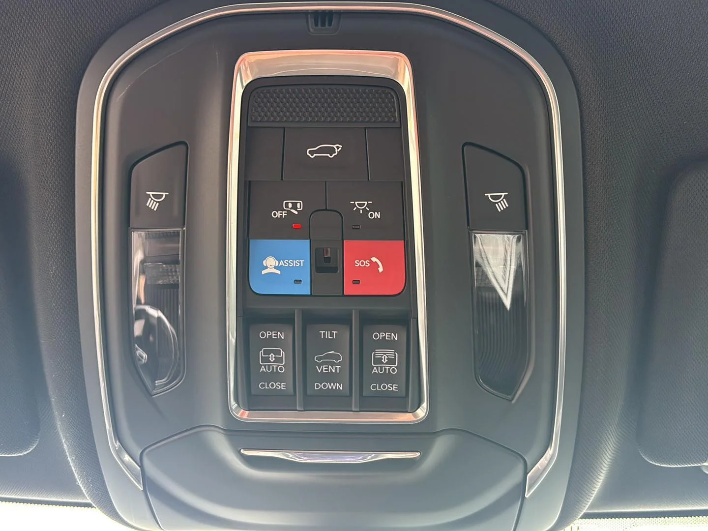Used 2025 Silver Zynith Jeep Limited image 28