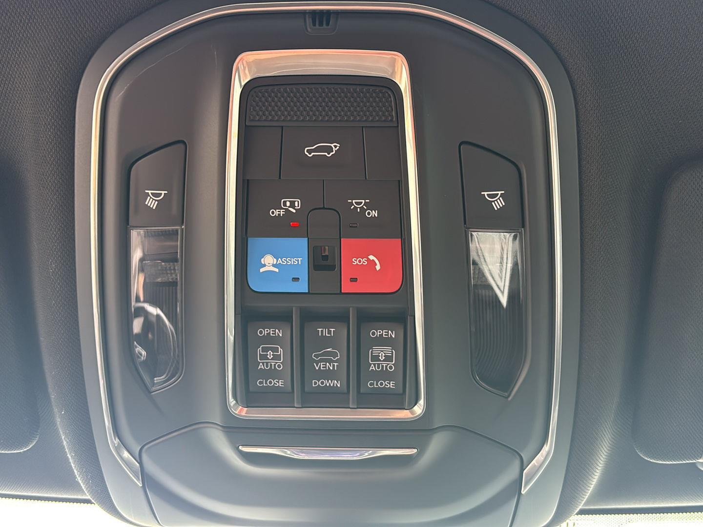 Used 2025 Silver Zynith Jeep Limited image 28