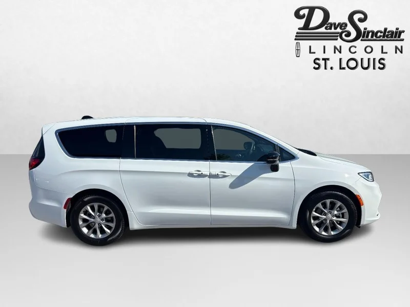 Used 2026 White Chrysler Limited image 2