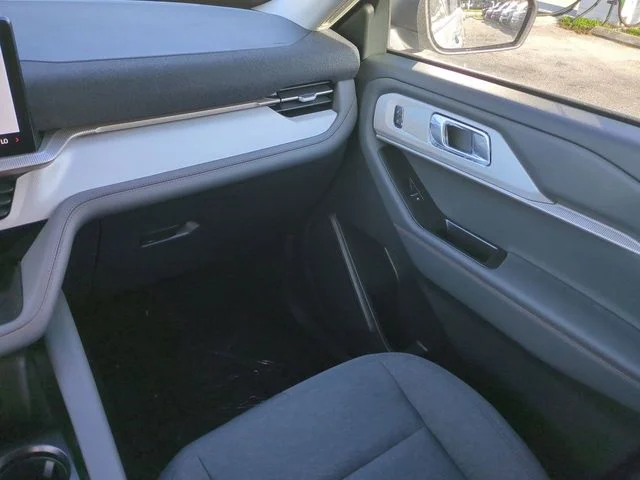 New 2026 Space White Metallic Ford Active 100A image 17