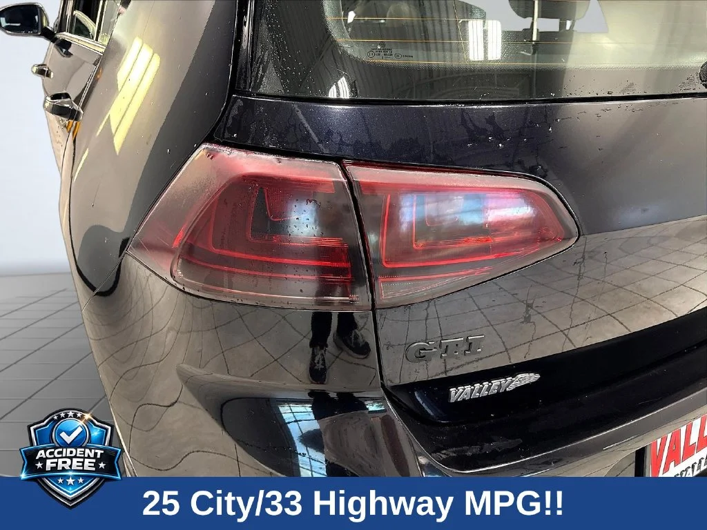 Used 2016  Volkswagen  image 25