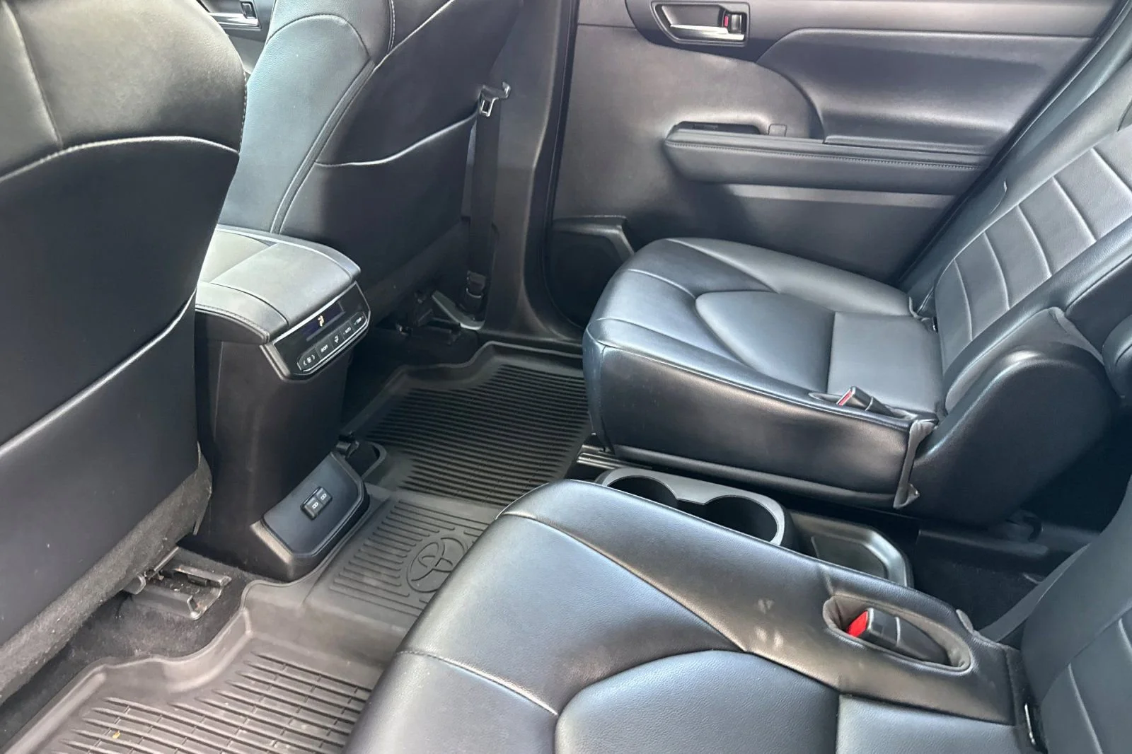 Used 2022 Moon Dust Toyota XLE image 12