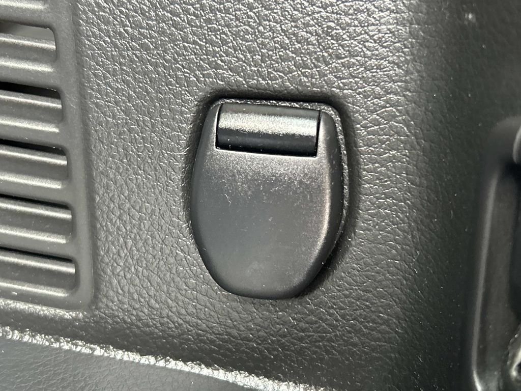Used 2015 Silver Nissan SV image 12
