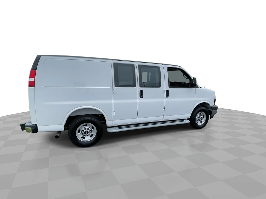 Used 2025 Summit White GMC 2500 image 2