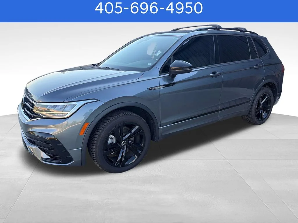 Pre-Owned 2023 Volkswagen Tiguan SE R-Line Black