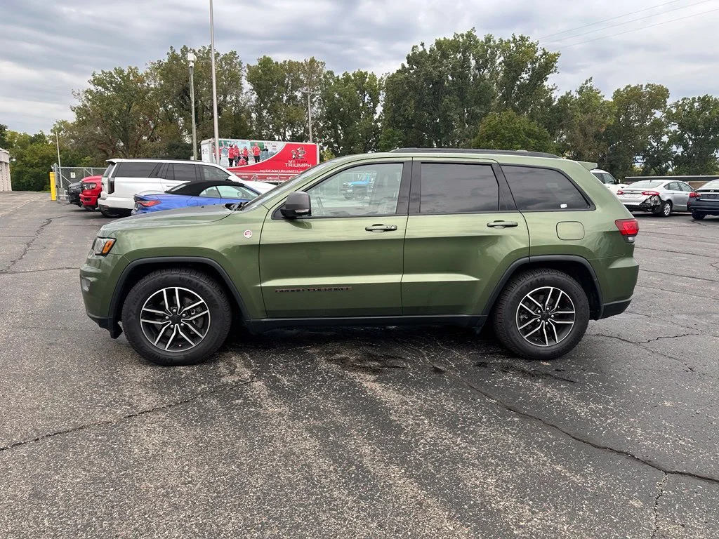 Used 2020 Green Metallic Clearcoat Jeep Trailhawk image 3