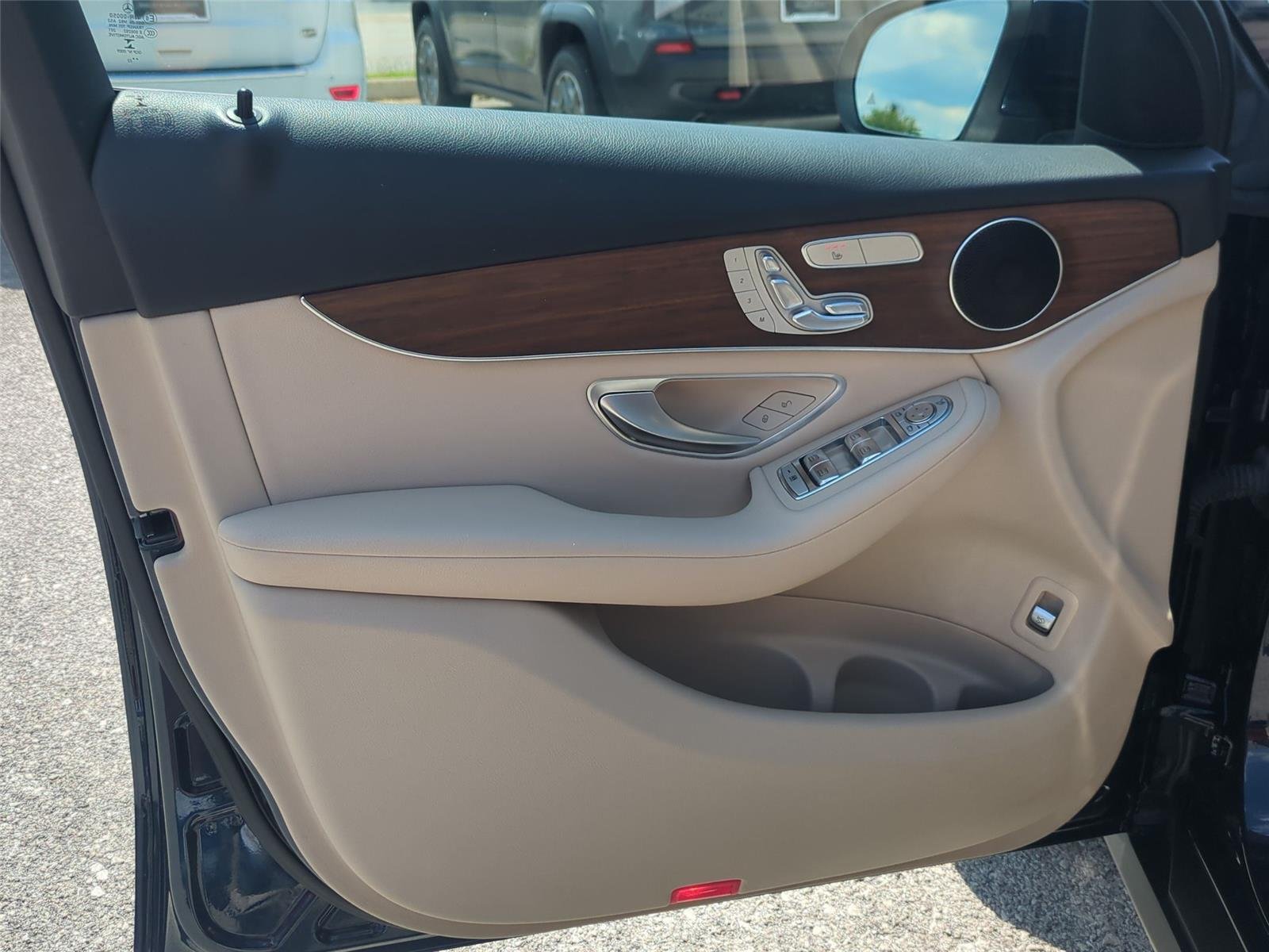Used 2022 Lunar Blue Metallic Mercedes-Benz GLC 300 image 15