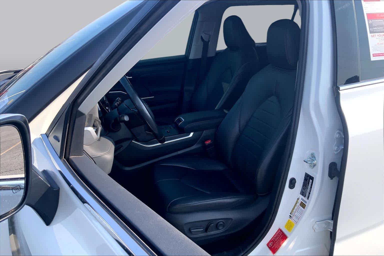 Used 2021 Blizzard Pearl Toyota XLE image 8