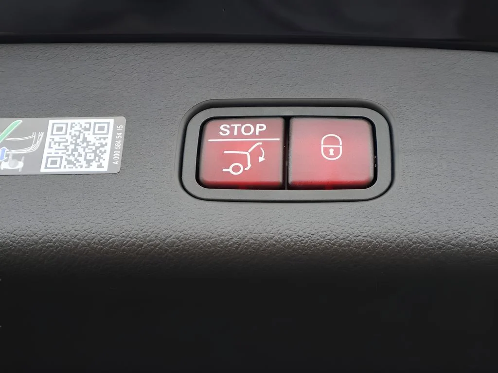 Used 2026 Black Mercedes-Benz GLC 300 image 18