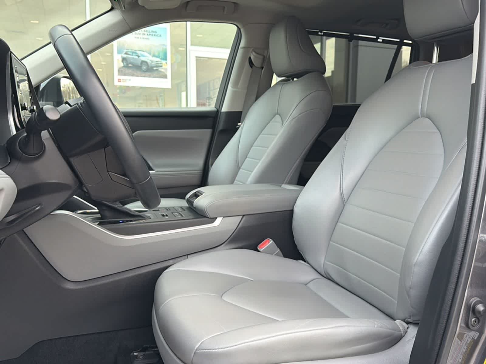 2022 Toyota Highlander XLE - Photo 13