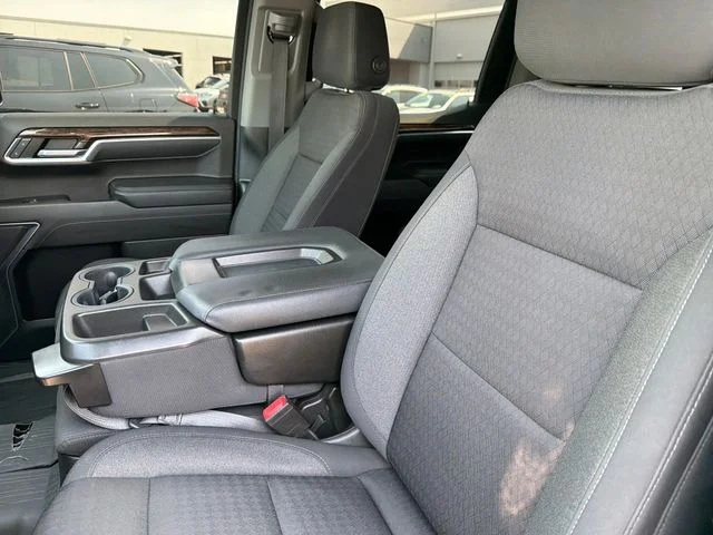 Used 2022 Silver GMC Elevation image 18