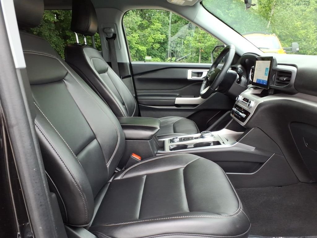 Certified Used 2023 Black Metallic Ford XLT image 10
