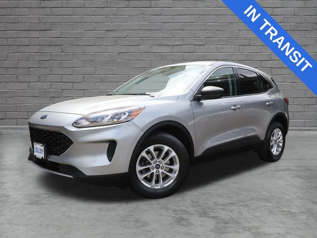 Used 2022 Silver Metallic Ford SE image 1