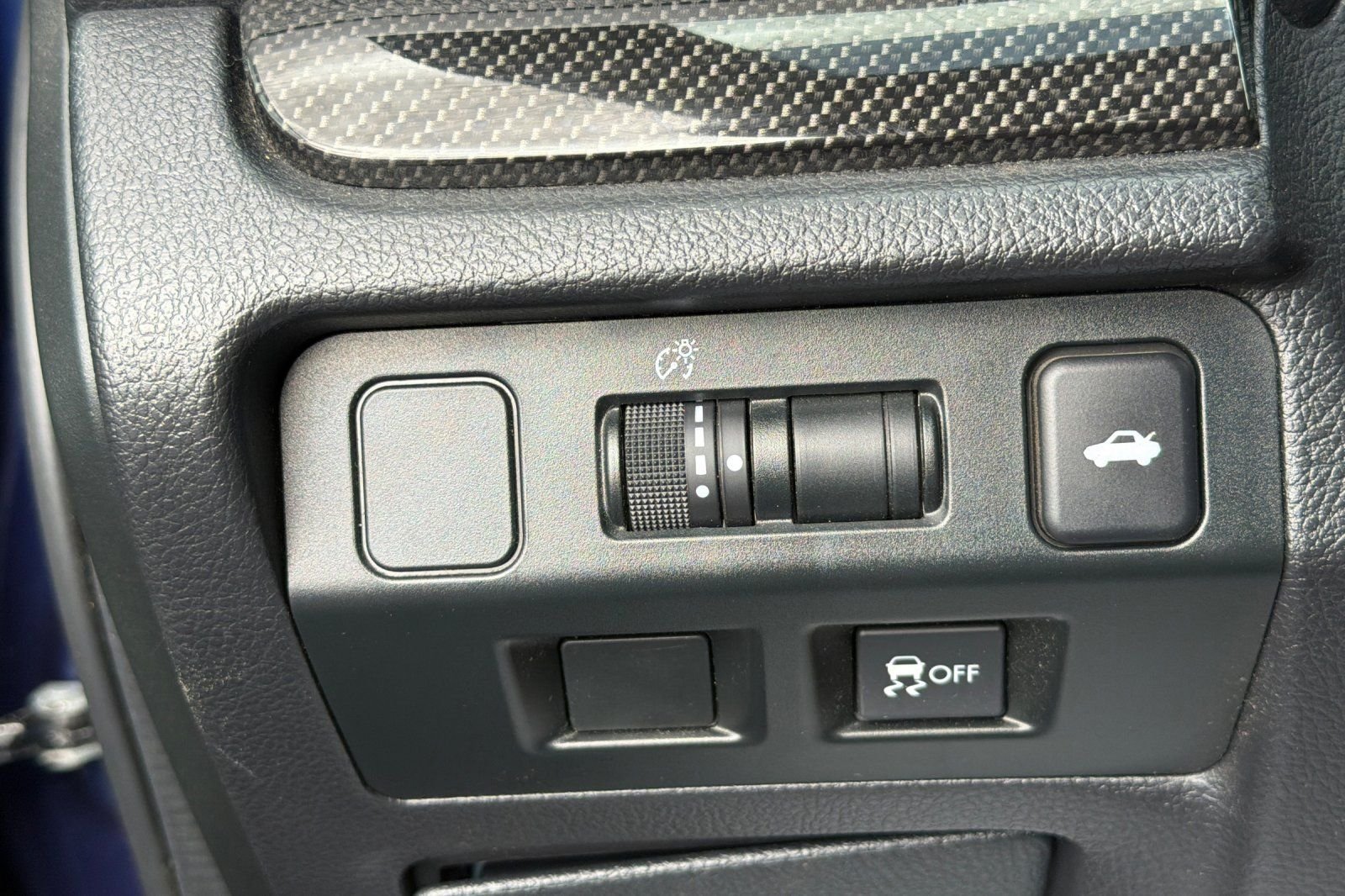 Used 2019 Blue Subaru Premium image 34