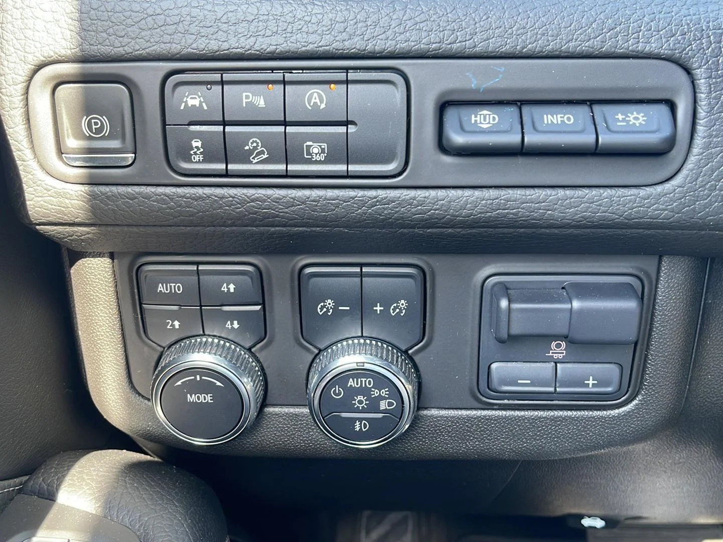 Used 2023 Onyx Black GMC Denali image 17