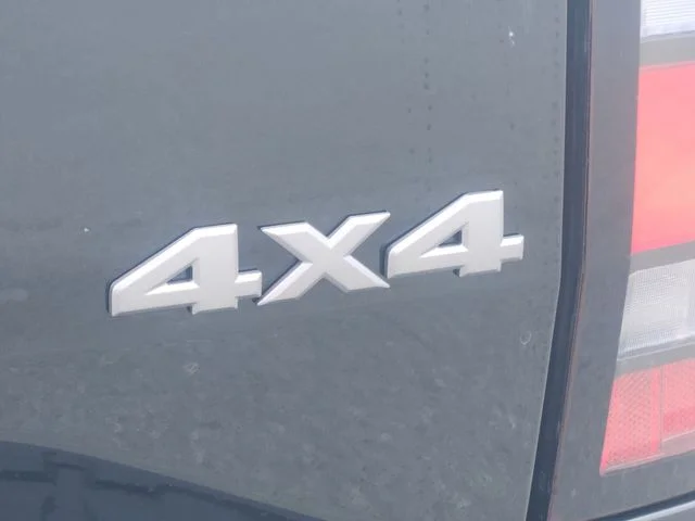 New 2026 Super Black Nissan Crew Cab SV image 5
