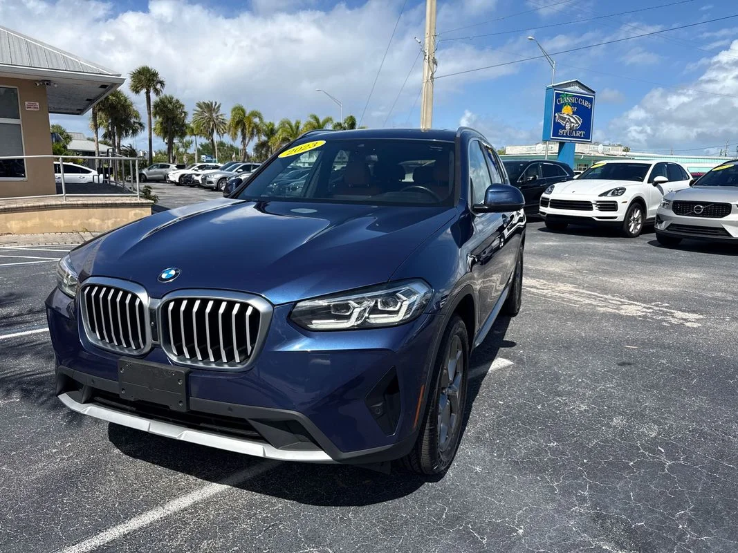 Used 2023  BMW xDrive30i image 1