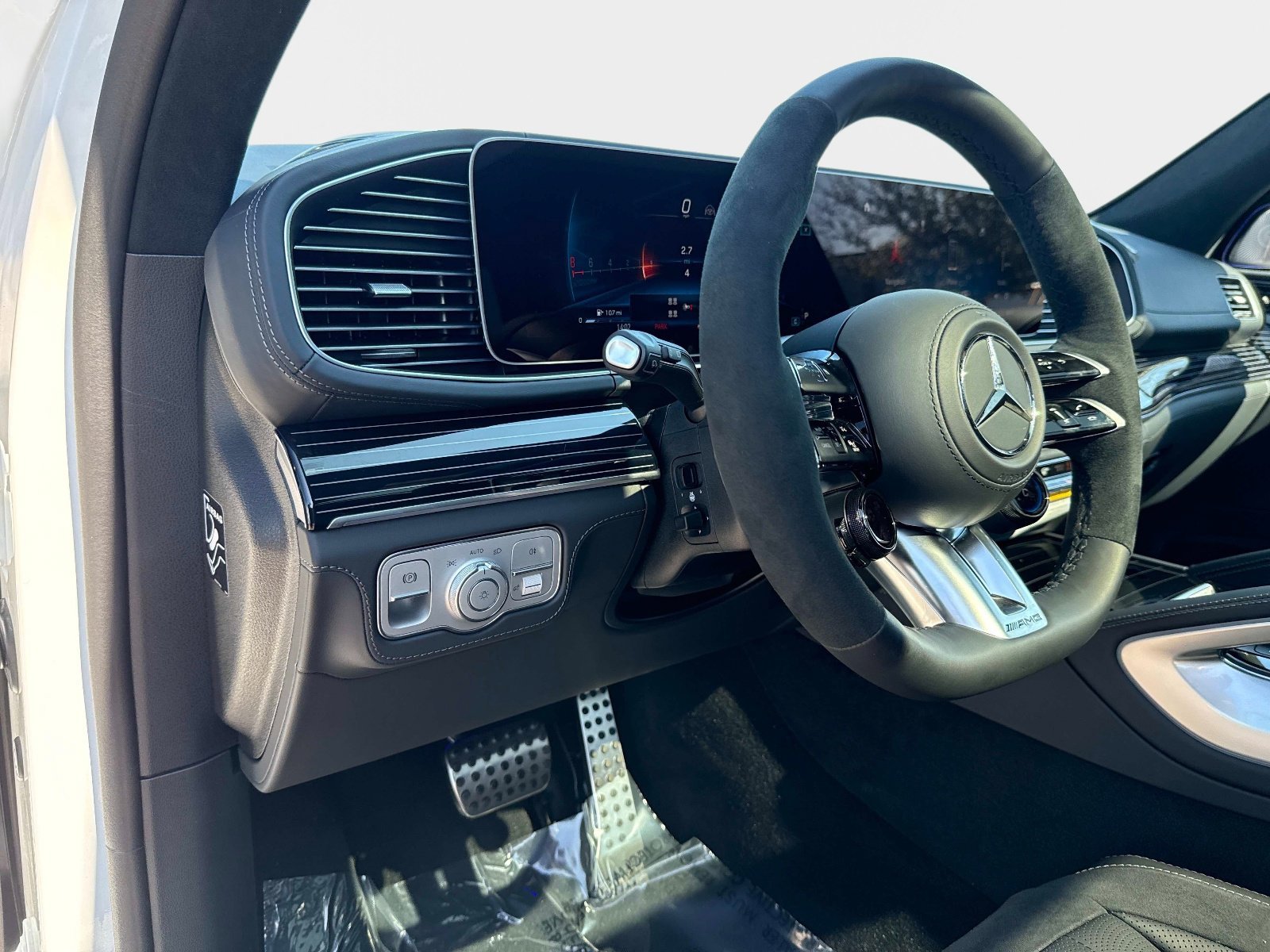 New 2026 Moonlight White Mercedes-Benz AMG®  63 4MATIC+ SUV image 21