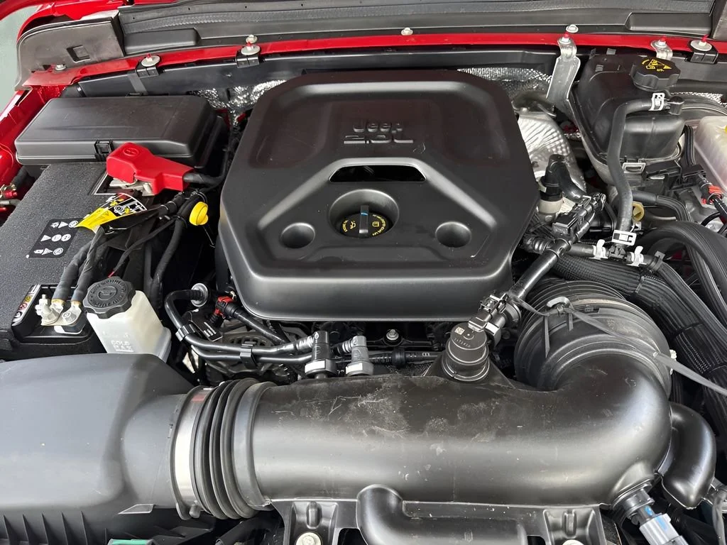 Used 2025 Red Jeep Sport S image 11