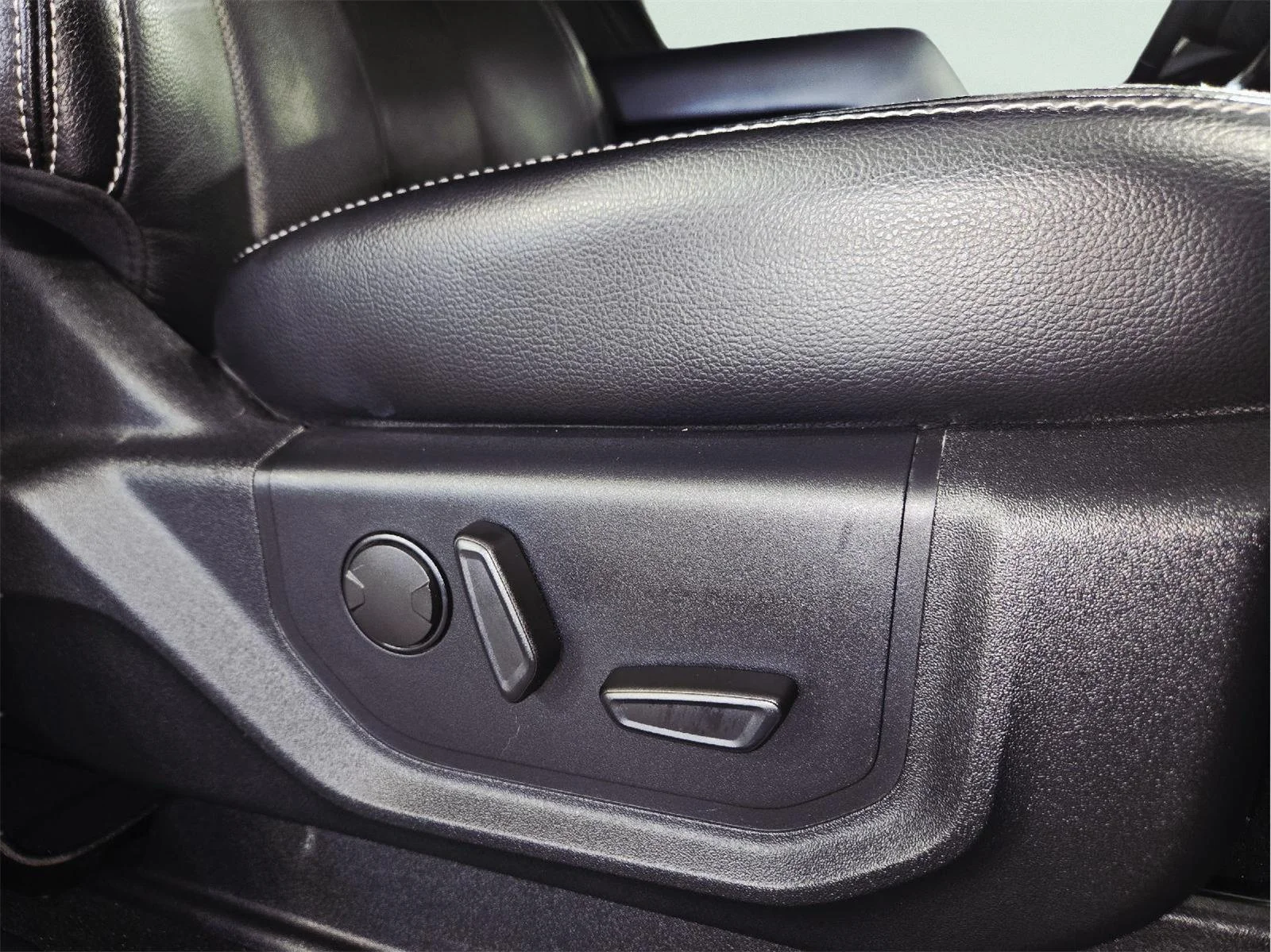 Used 2020 Agate Black Ford Lariat image 43