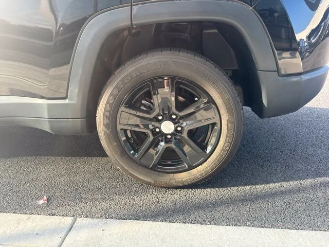 Used 2022 Black Jeep Latitude image 10