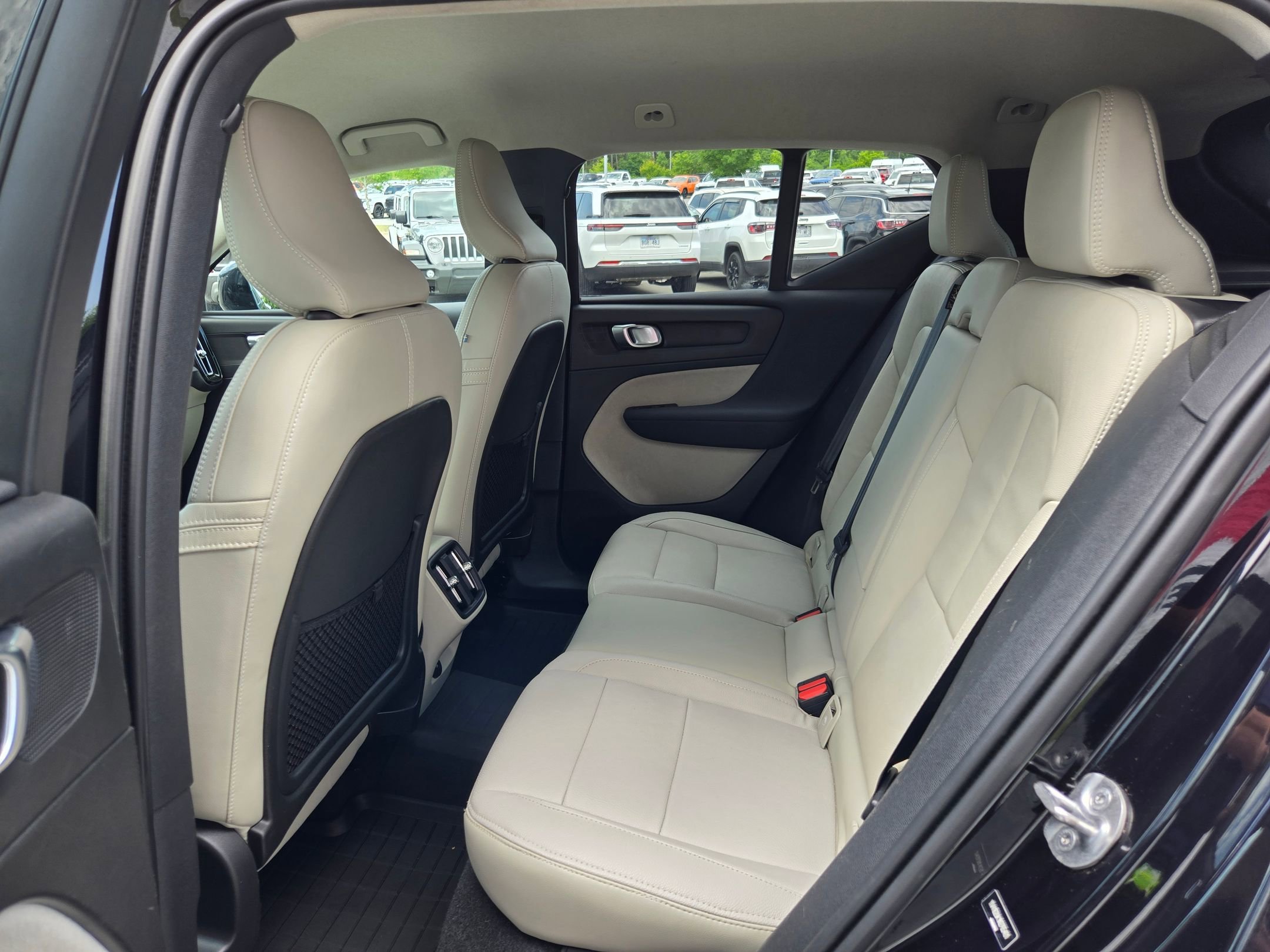 Used 2022 Denim Blue Metallic Volvo Momentum image 36