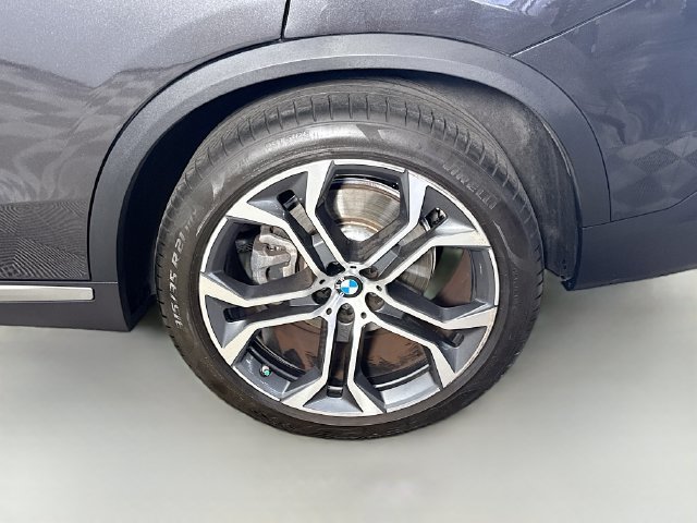 Used 2023 Dark Graphite Metallic BMW sDrive40i image 33