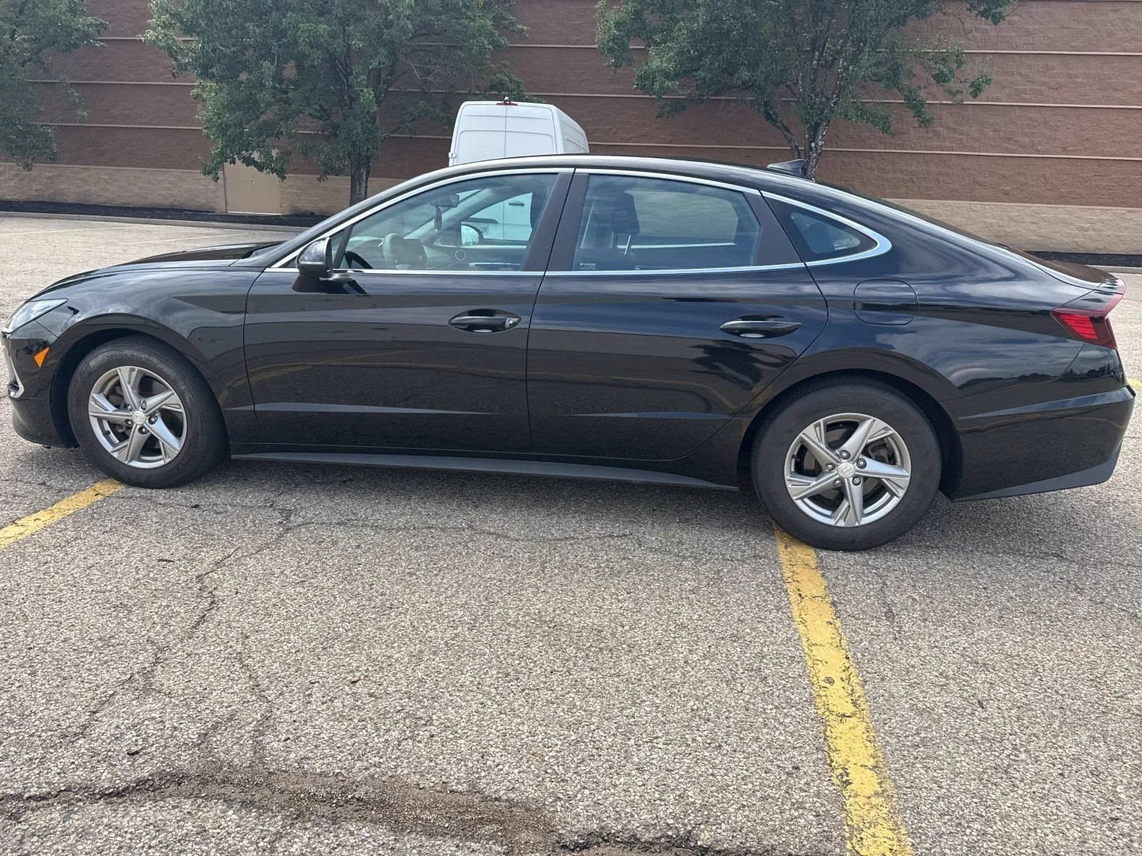 Used 2023 Onyx Black Hyundai SE image 28
