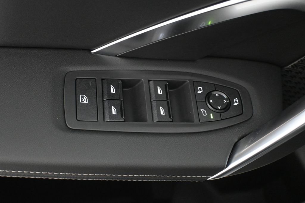 New 2026 Jet Black BMW xDrive28i image 30