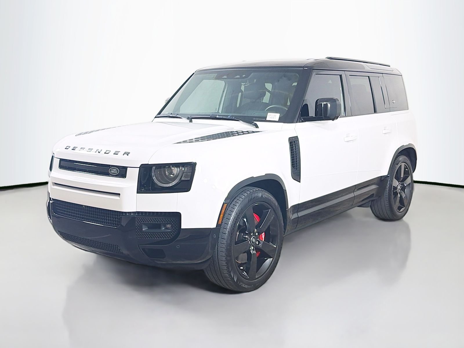 Used 2024 Fuji White Land Rover X-Dynamic SE image 1