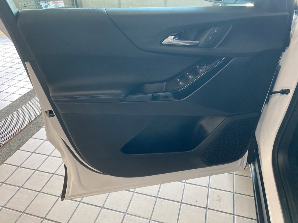 New 2027 Summit White Chevrolet LT image 10