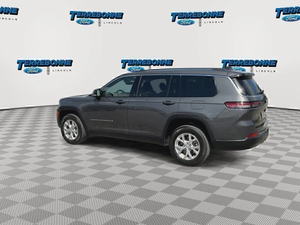 Used 2023 Metallic Jeep Limited image 6