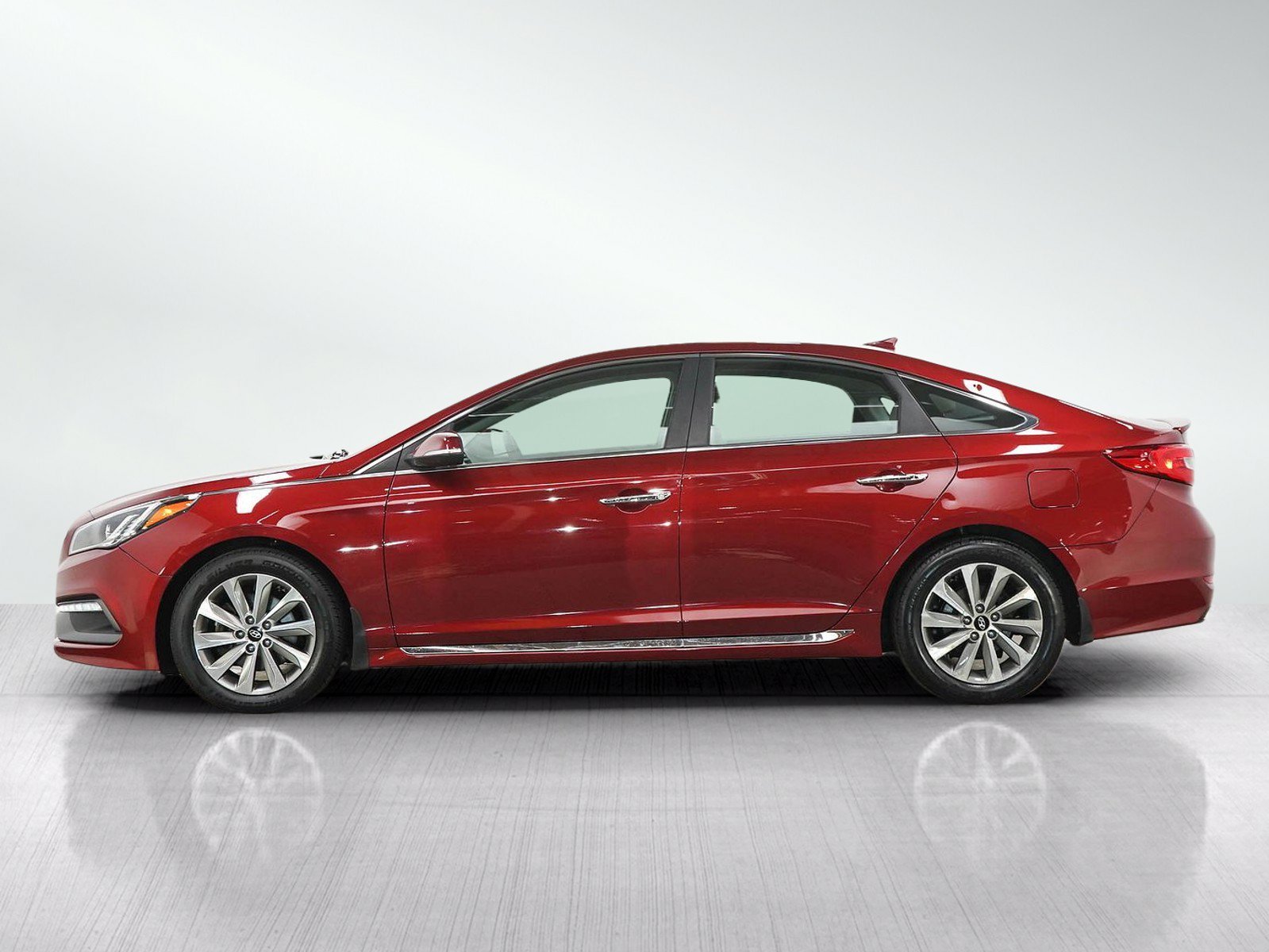 Used 2016 Hyundai Sonata Sport with VIN 5NPE34AF8GH307906 for sale in South Saint Paul, Minnesota