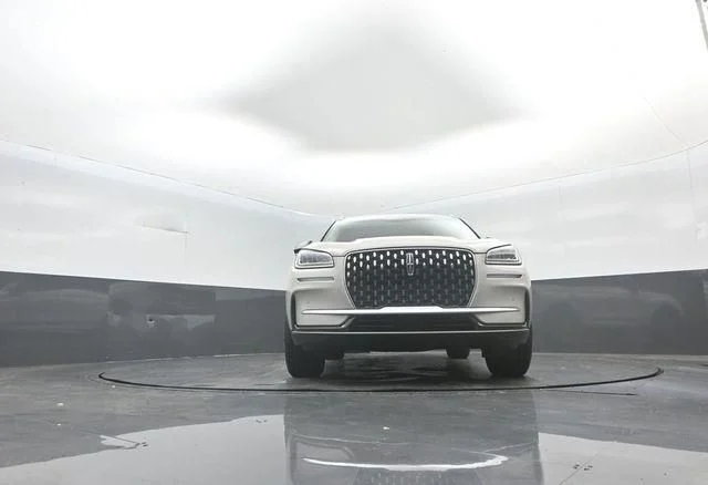 Used 2024 Pearl Metallic Lincoln Reserve image 30
