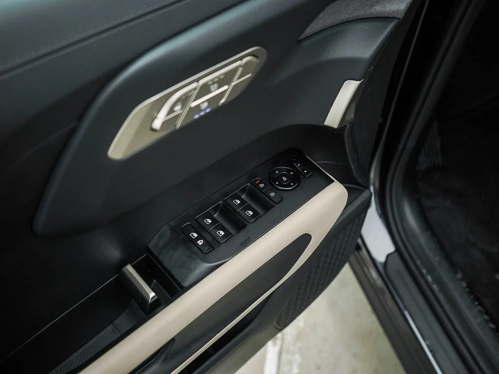 New 2027 Ivory Silver Kia EX AWD image 20