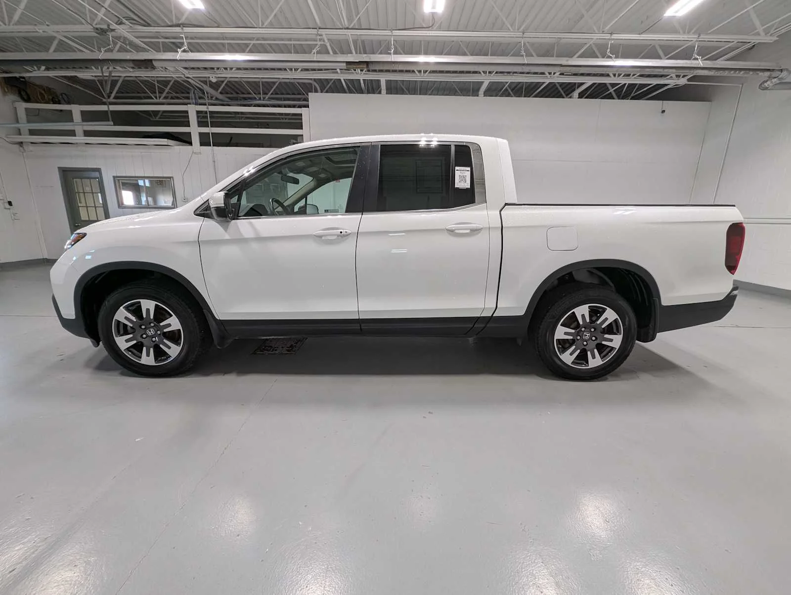 Used 2019 Platinum White Pearl Honda RTL image 11
