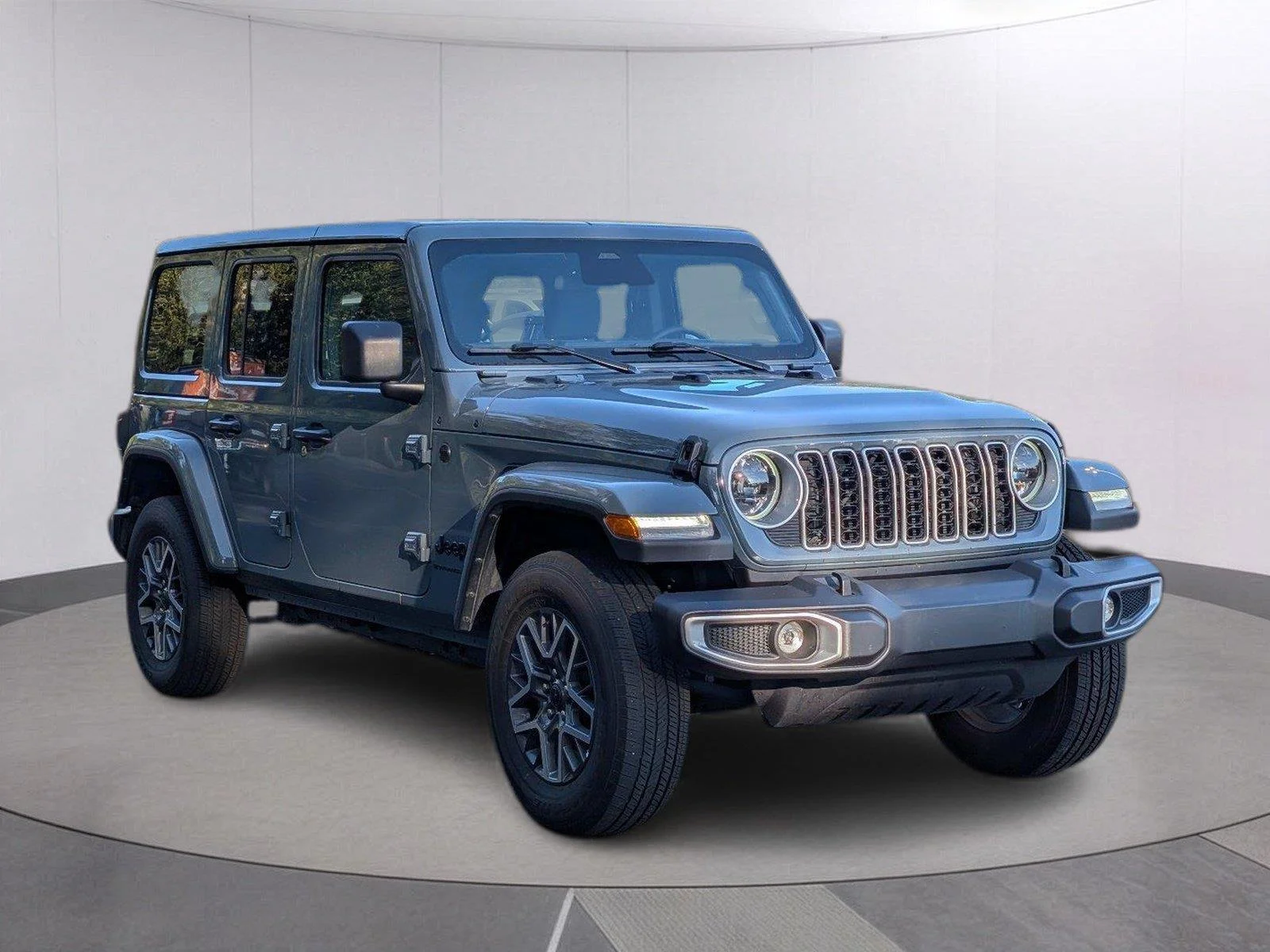 Used 2026 Anvil Clearcoat Jeep Sahara image 9