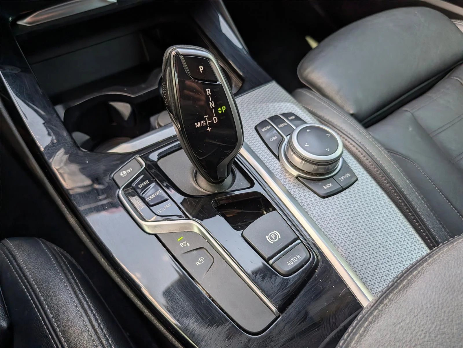Used 2020 Black Sapphire Metallic BMW sDrive30i image 20