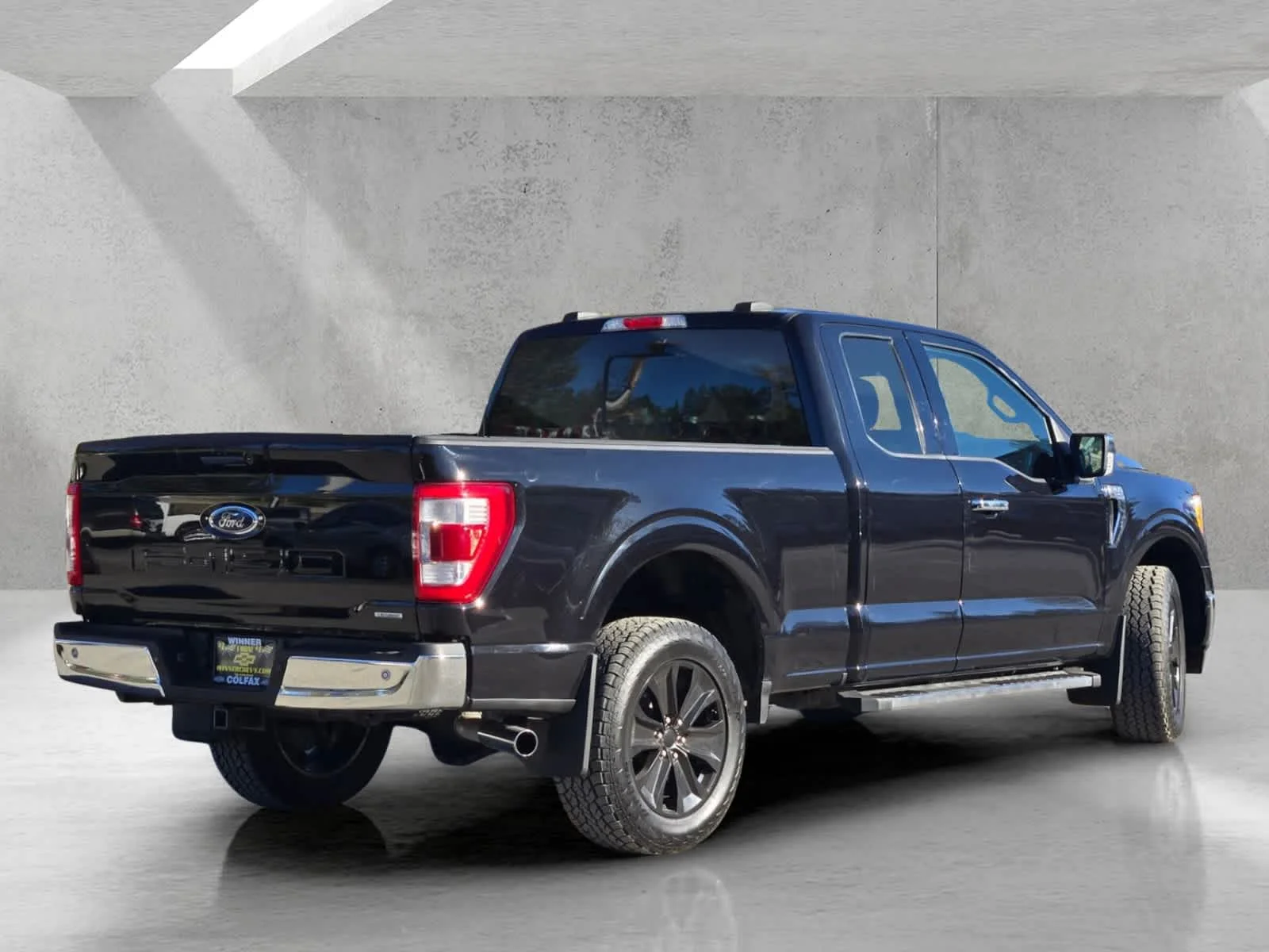 Used 2021  Ford XL image 4