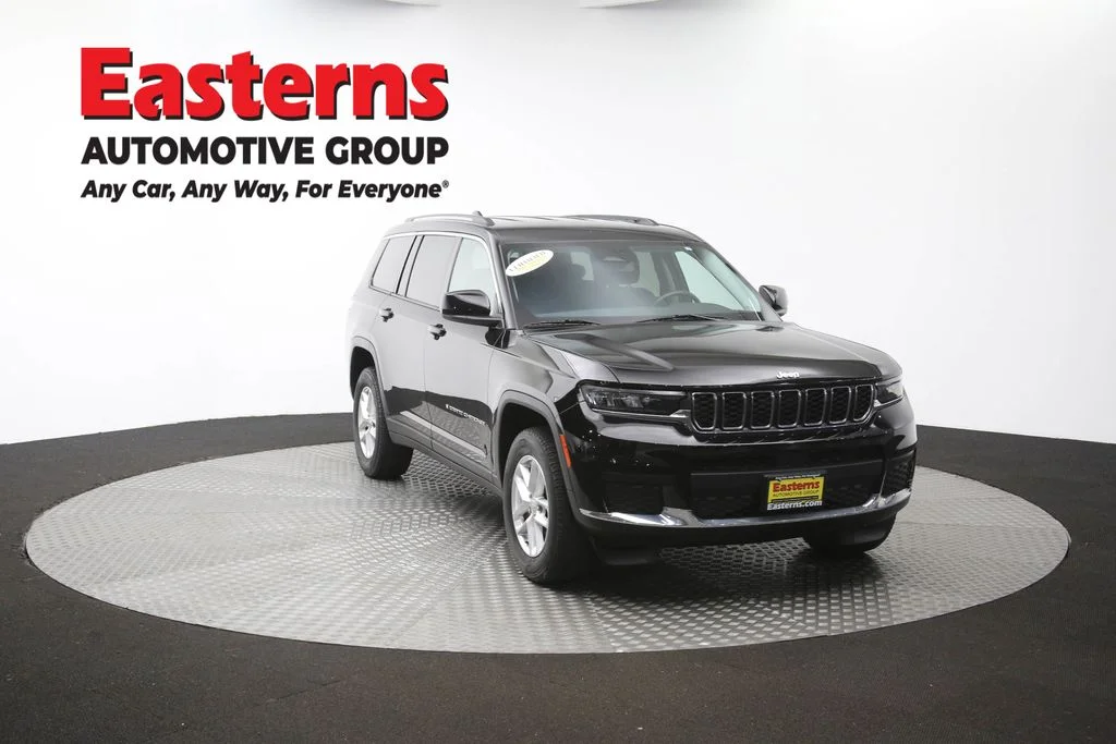 Used 2022 Black Jeep Laredo image 51
