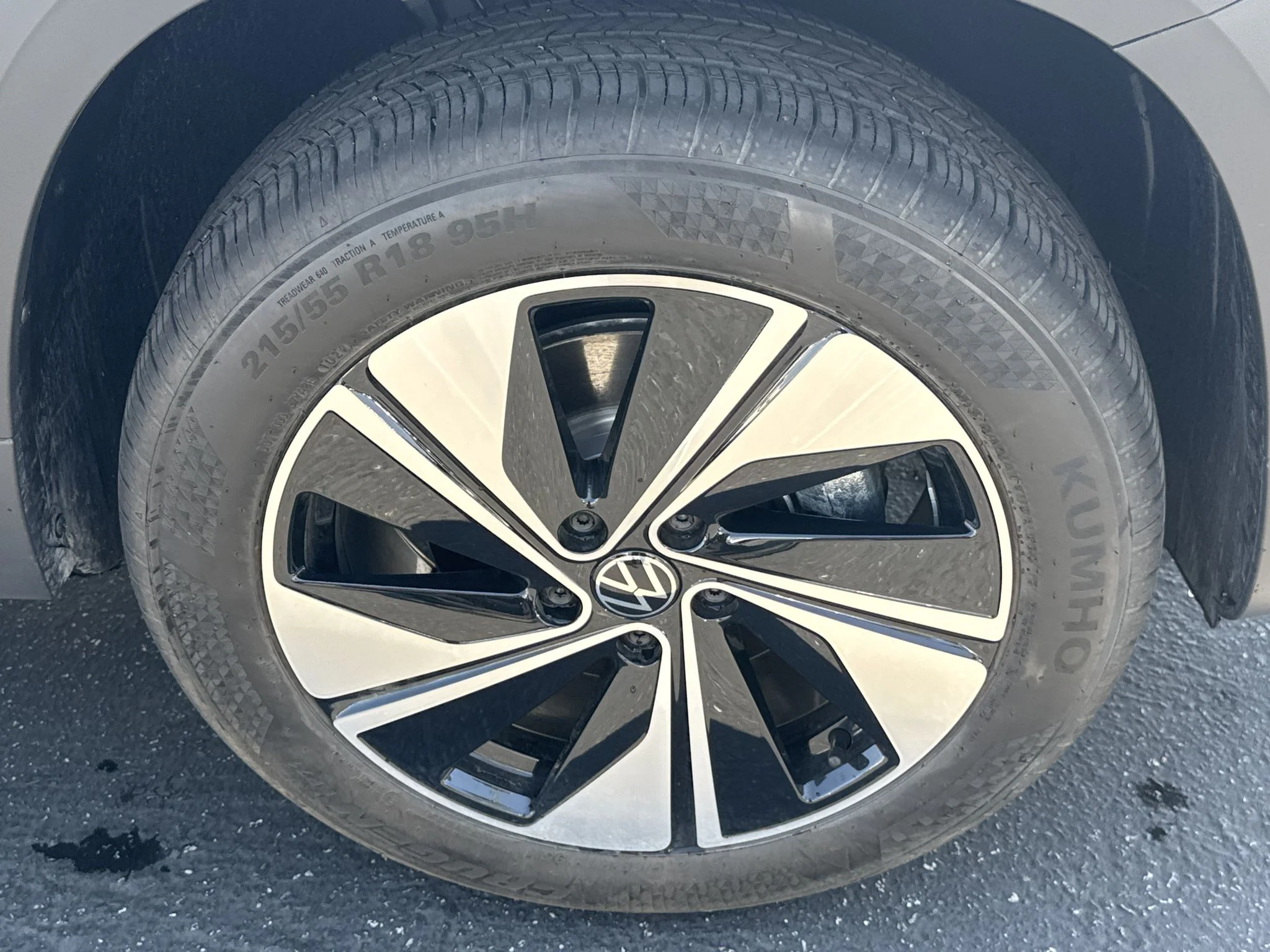 New 2026 Pyrite Silver Metallic Volkswagen SE image 11