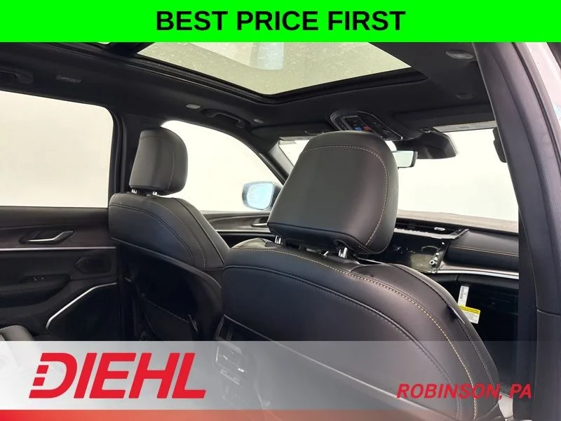 New 2026 Bright White Clear-Coat Exterior Paint Jeep Limited image 13